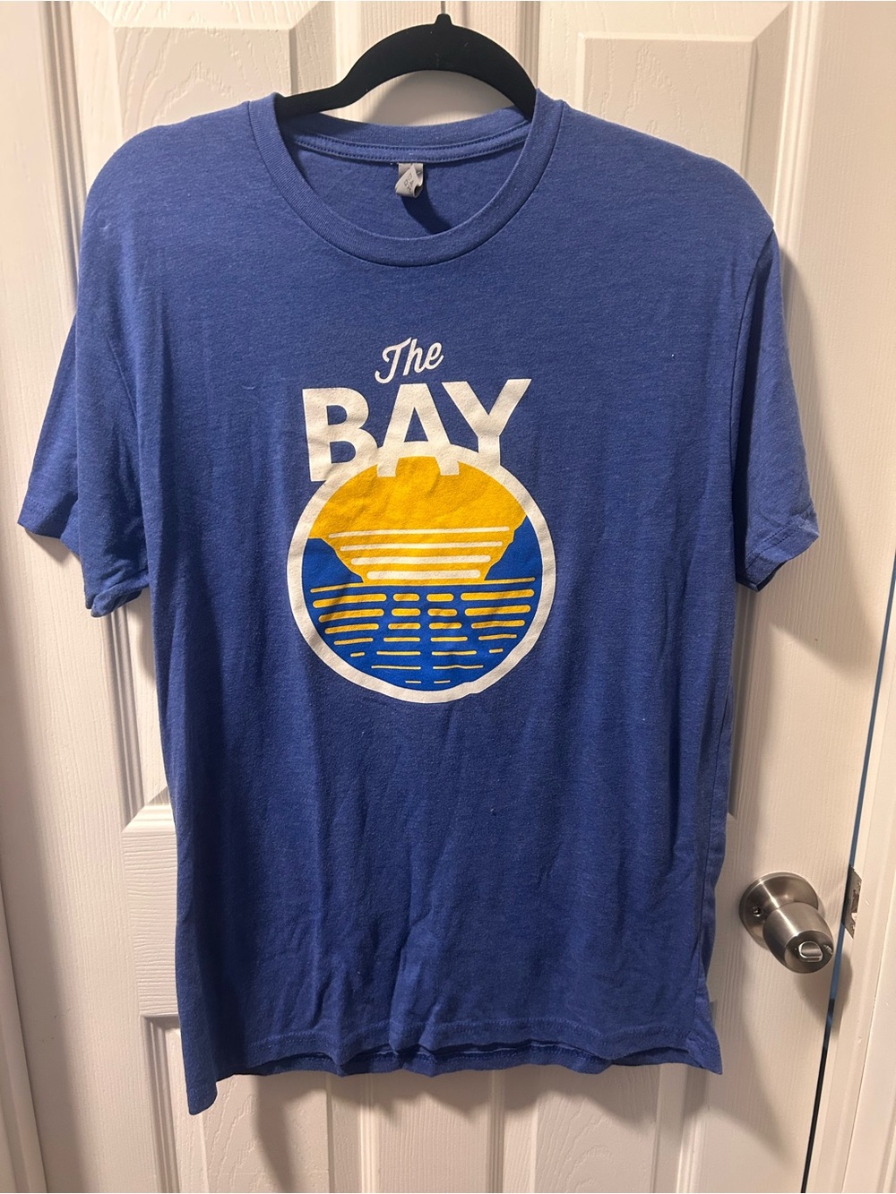 The Bay Men's Graphic T-Shirt - Blue with Yellow Print